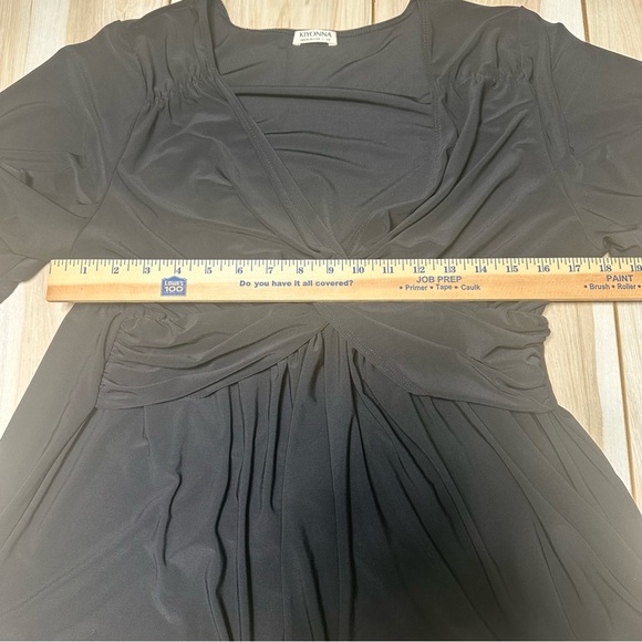 Kiyonna Top Women's Plus Size 1X Black Twist Front V Neck Stretch Made in USA - Picture 2 of 10